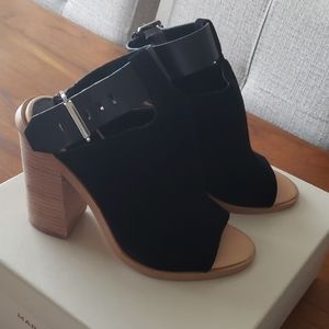 Vashi Ankle Strap Sandal